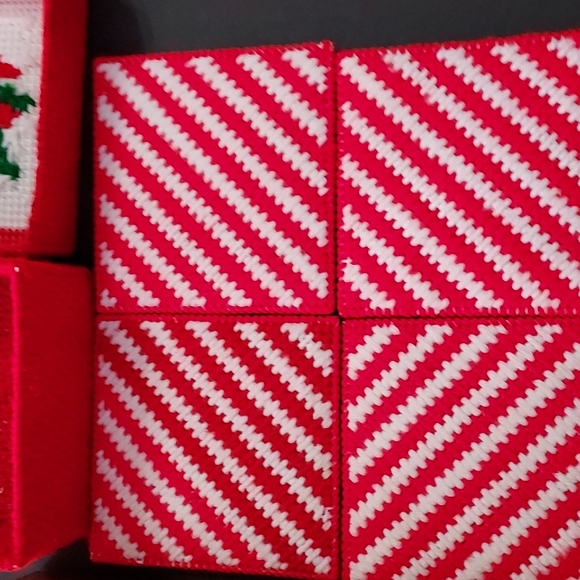 Set of D'ADANT Holly Candsticks EC never lighted & Set of 4  Coasters in a box. - Picture 10 of 11